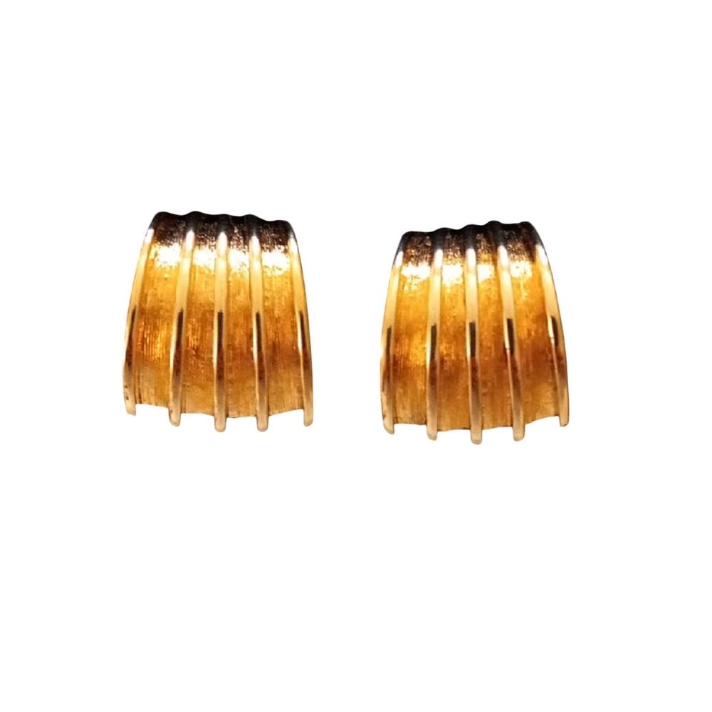 ST JOHN Vintage Elegant Gold-Toned Women's Earrings